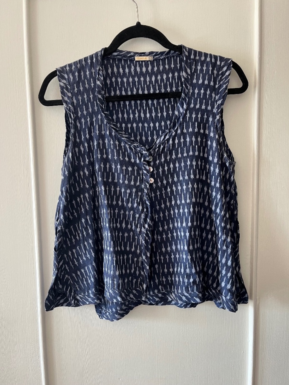 Sleeveless Matta Blouse in beautiful Indigo and White design, size small
